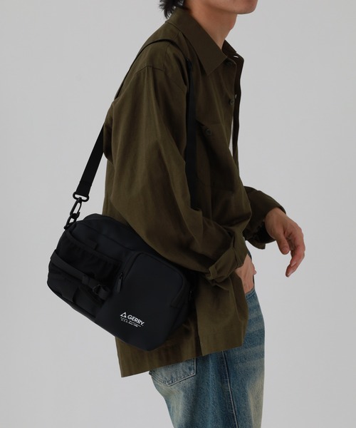 GERRY（ジェリー）の「GERRY 撥水加工 ボトル外側収納 ショルダーバッグ BAG 男女兼用（ショルダーバッグ・メンズ・ブラック・FREE）」の14枚目の写真