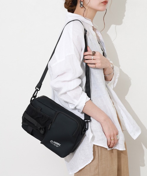 GERRY（ジェリー）の「GERRY 撥水加工 ボトル外側収納 ショルダーバッグ BAG 男女兼用（ショルダーバッグ・メンズ・ブラック・FREE）」の17枚目の写真