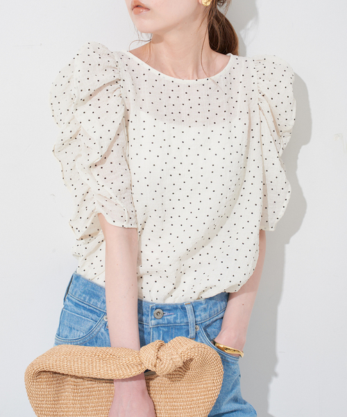 SLOBE IENA(スローブイエナ)の「《WEB限定カラーあり/追加》シアードット袖ボリュームブラウス(シャツ/ブラウス・レディース・ネイビー/ホワイト/ブラック・FREE)」の1枚目の写真