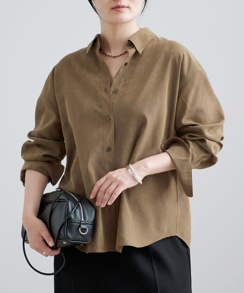 IENA(イエナ)の「《/手洗い可》フィブリルキュプラミックスシャツ(シャツ/ブラウス・レディース・チャコールグレー/カーキ・FREE)」の2枚目の写真