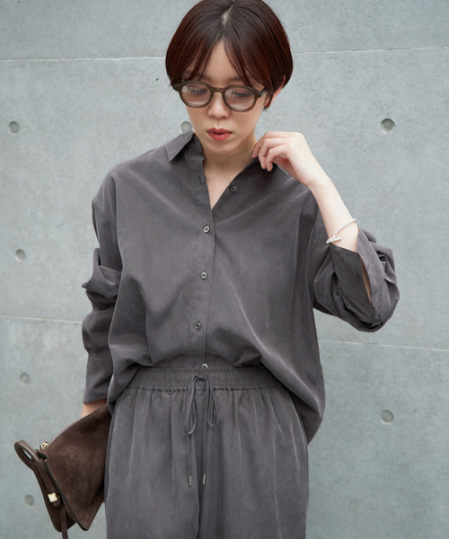 IENA(イエナ)の「《/手洗い可》フィブリルキュプラミックスシャツ(シャツ/ブラウス・レディース・チャコールグレー/カーキ・FREE)」の9枚目の写真