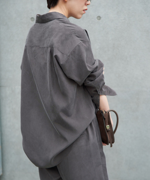 IENA(イエナ)の「《/手洗い可》フィブリルキュプラミックスシャツ(シャツ/ブラウス・レディース・チャコールグレー/カーキ・FREE)」の13枚目の写真