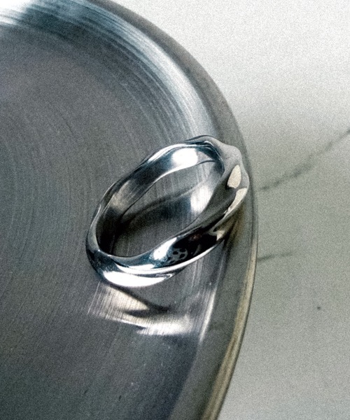 cii(シー)の「Uneven ring(リング・メンズ・シルバー・FREE)」の2枚目の写真