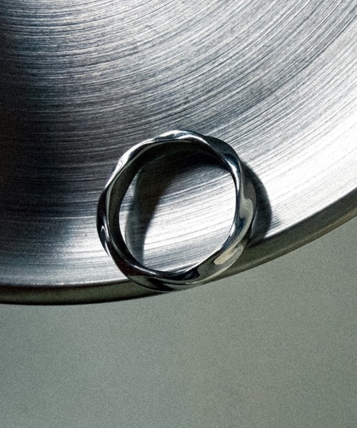 cii(シー)の「Uneven ring(リング・メンズ・シルバー・FREE)」の3枚目の写真