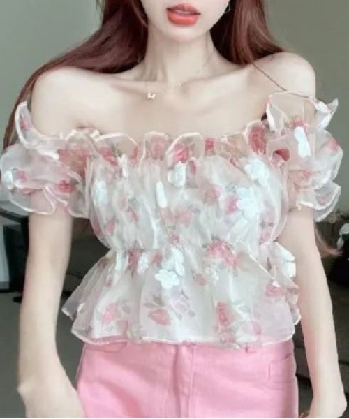 ＆soiree（アンドソワレ）の「花柄シアーフリルオフショルブラウス（シャツ/ブラウス・レディース・グリーン/ブルー/ピンク・X-LARGE/LARGE/MEDIUM/SMALL）」の3枚目の写真
