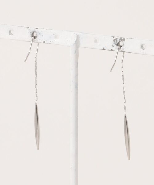 TONE SELECT GOODS(トーンセレクトグッズ)の「【Peony/ピオニー】ロングモチーフ ドロップピアス【アレルギー対応】(ピアス(両耳用)・レディース・シルバー/ゴールド・FREE)」の7枚目の写真