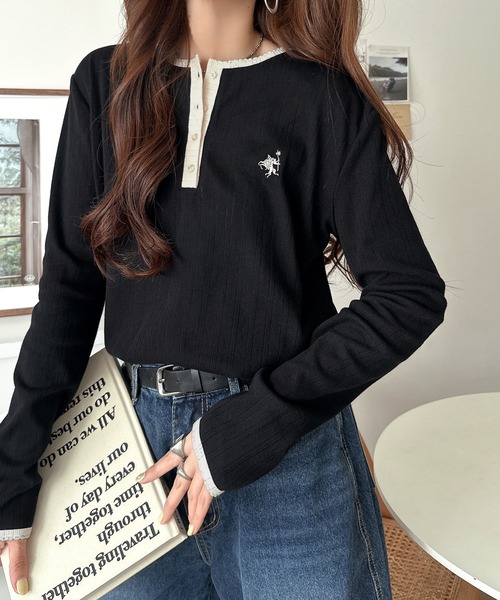 classicalelf(クラシカルエルフ)の「品よく、さりげなく、愛らしく。胸刺繍入り配色ヘンリー針抜きトップス(長袖)(Tシャツ/カットソー・レディース・ブラウン/ブラック/アイボリー・LARGE/MEDIUM/SMALL/X-LARGE)」の21枚目の写真