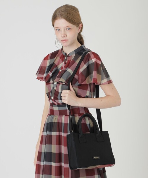 BLUE LABEL CRESTBRIDGE（ブルーレーベルクレストブリッジ）の「2WAYカジュアルミニトート（ショルダーバッグ・レディース・ブラック/ダークネイビー・FREE）」の3枚目の写真