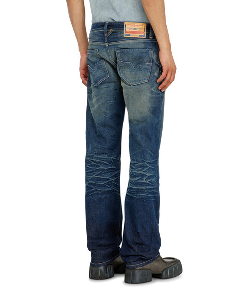 DIESEL(ディーゼル)の「メンズ デニムパンツ 1985 LARKEE(デニムパンツ・メンズ・ダークインディゴブルー・26inch/30inch/28inch/32inch/34inch/36inch)」の3枚目の写真