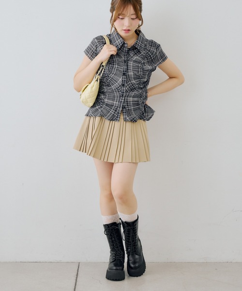 continuer de NICE CLAUP(コンティニューデナイスクラップ)の「最旬のトレンドアイテム!フロントギャザーコンパクトシャツ(シャツ/ブラウス・レディース・ブルー/ブラウン/ネイビー/ブラック・FREE)」の16枚目の写真