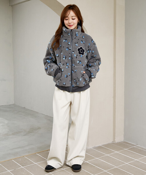 MARY QUANT(マリークワント)の「MARY QUANT × PUBLUX/マリークワント 別注 相良 ワッペン 花柄 ボアブルゾン 限定展開(ブルゾン・レディース・グレー/ブラウン/ベージュ・フリ-)」の12枚目の写真