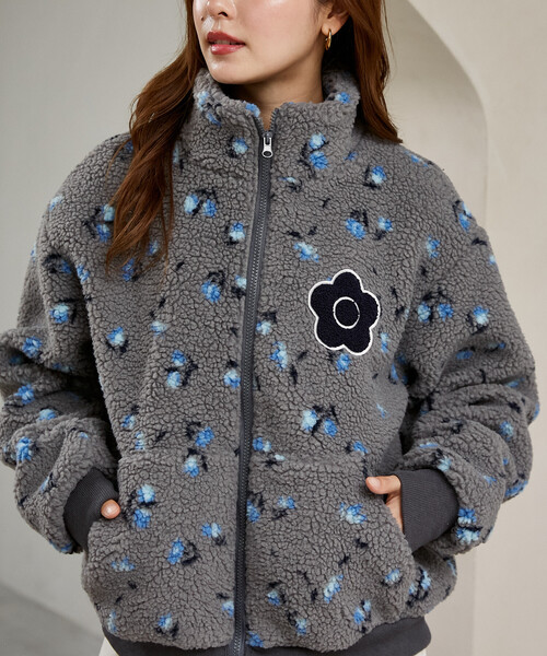 MARY QUANT(マリークワント)の「MARY QUANT × PUBLUX/マリークワント 別注 相良 ワッペン 花柄 ボアブルゾン 限定展開(ブルゾン・レディース・グレー/ブラウン/ベージュ・フリ-)」の13枚目の写真
