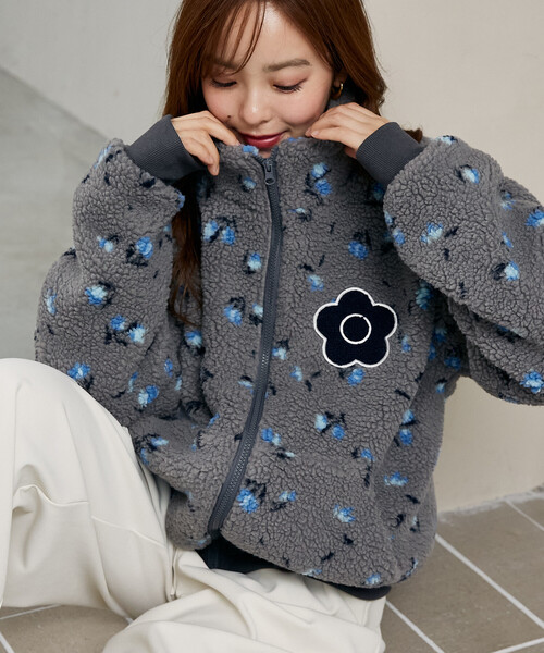 MARY QUANT(マリークワント)の「MARY QUANT × PUBLUX/マリークワント 別注 相良 ワッペン 花柄 ボアブルゾン 限定展開(ブルゾン・レディース・グレー/ブラウン/ベージュ・フリ-)」の14枚目の写真