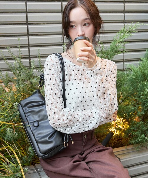 forksy.(フォルクシー)の「【forksy.】レースシアー シャーリングロンT / 花柄・ドット(Tシャツ/カットソー・レディース・ブラック系/グレー系/ブラック系1/グレー系1/ホワイト系1/ホワイト系・FREE)」の2枚目の写真