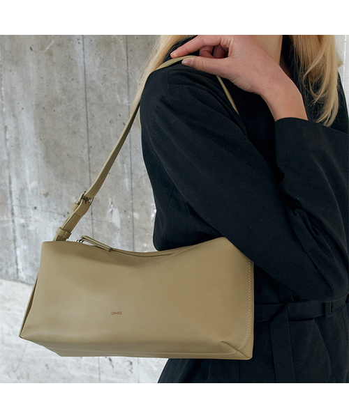 OVHEE(オヴェイ)の「ミヌショルダーバッグ Minu Shoulder Bag(ショルダーバッグ・レディース・ブラック/オリーブ/アイボリー系/カーキブラウン・FREE)」の4枚目の写真