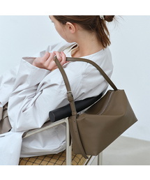 OVHEE（オヴェイ）の「ミヌショルダーバッグ Minu Shoulder Bag（ショルダーバッグ）」