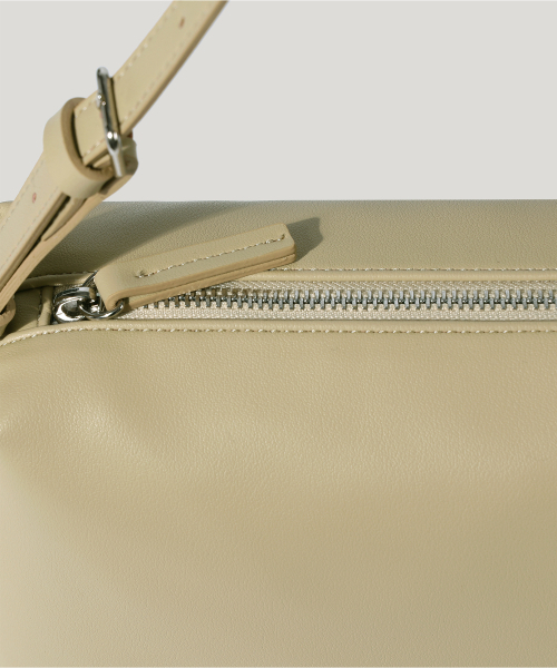 OVHEE(オヴェイ)の「ミヌショルダーバッグ Minu Shoulder Bag(ショルダーバッグ・レディース・ブラック/オリーブ/アイボリー系/カーキブラウン・FREE)」の5枚目の写真