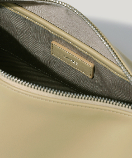 OVHEE(オヴェイ)の「ミヌショルダーバッグ Minu Shoulder Bag(ショルダーバッグ・レディース・ブラック/オリーブ/アイボリー系/カーキブラウン・FREE)」の6枚目の写真