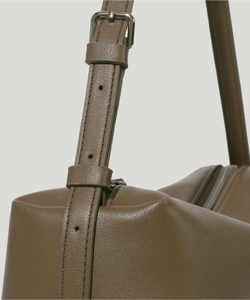 OVHEE(オヴェイ)の「ミヌショルダーバッグ Minu Shoulder Bag(ショルダーバッグ・レディース・ブラック/オリーブ/アイボリー系/カーキブラウン・FREE)」の11枚目の写真