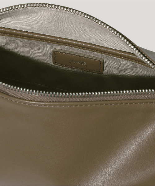 OVHEE(オヴェイ)の「ミヌショルダーバッグ Minu Shoulder Bag(ショルダーバッグ・レディース・ブラック/オリーブ/アイボリー系/カーキブラウン・FREE)」の13枚目の写真