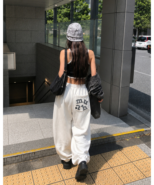 muahmuah（ムーアムーア）の「パッチポケットワイドバンディングパンツ[ホワイト]（スウェットパンツ・レディース・その他・FREE）」の2枚目の写真