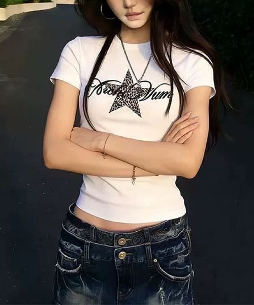 HALEY PESCA(ヘーリーペスカ)の「HALEY PESCA/レオパード柄星グラフィックプリントTシャツ(Tシャツ/カットソー・レディース・ホワイト・SMALL)」の2枚目の写真
