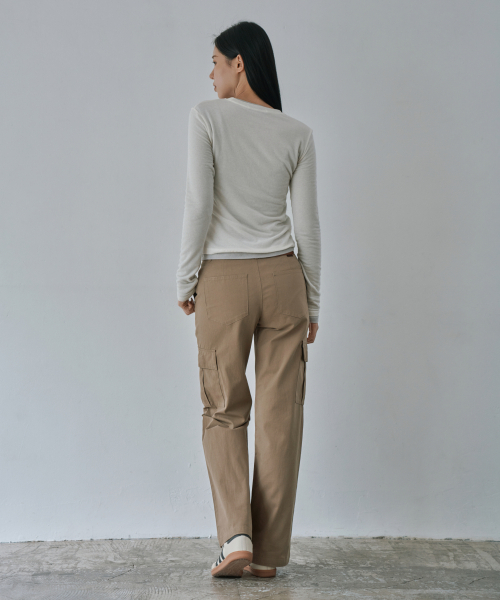 WAARFORWOMAN(ワール・フォー・ウーマン)の「W1156 切り替えストレートカーゴパンツ_ベージュ(その他パンツ・レディース・その他・SMALL/MEDIUM/LARGE)」の9枚目の写真