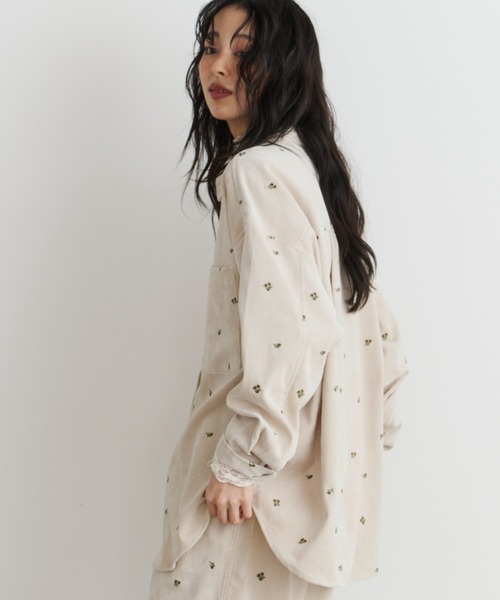 Unitage(ユニテージ)の「刺繍コーデュロイシャツ(シャツ/ブラウス・レディース・ブラウン/アイボリー・FREE)」の5枚目の写真