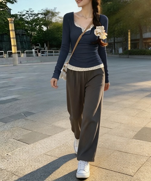 SEU(エスイーユー)の「長袖Tシャツ 花柄キャミレイヤード風 ヘンリーネック フィット感 【オフィスカジュアル】【きれいめカジュアル】 レディース韓国風 春服 秋服 冬服(Tシャツ/カットソー・レディース・ネイビー/アイボリー・フリー)」の12枚目の写真