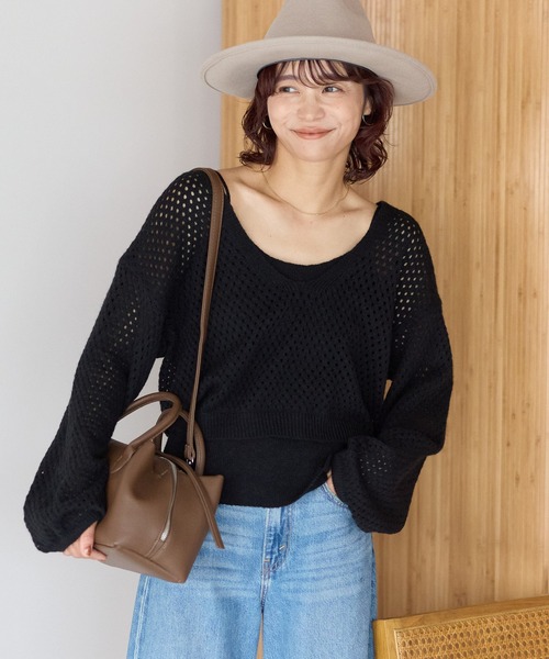gossara（ゴサラ）の「【gossara ヘルシーに着こなす】キャミ付き深V透かし編みニット（ニット/セーター・レディース・ブラック/ブラウン/ライトベージュ・FREE）」の2枚目の写真