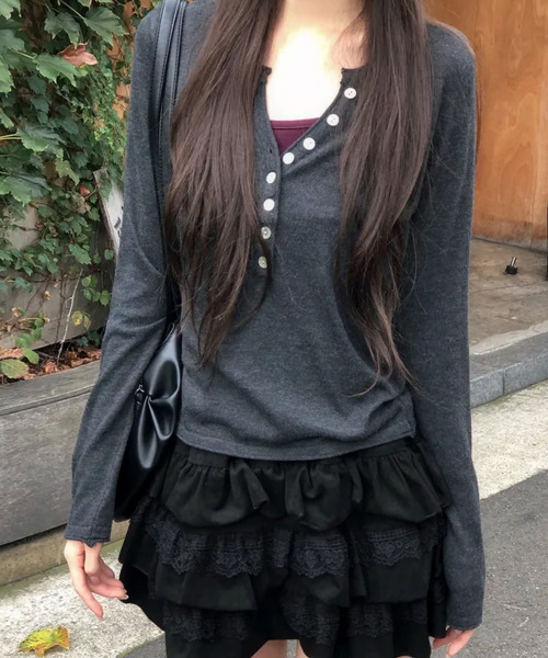 VIVID LADY(ビビッドレディー)の「メロウ ヘンリーネック ニットトップス(ニット/セーター・レディース・チャコールグレー/レッド/ピンク/ネイビー/グリーン/ブラック/ベージュ/ブラウン/ライトブルー/パープル/アイボリー・FREE)」の4枚目の写真