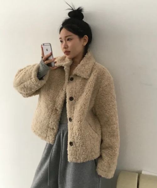 FAVORITO(ファヴォリート)の「襟付きフェイクムートンジャケット(その他アウター・レディース・モカ/オフホワイト/ブラウン・F)」の15枚目の写真