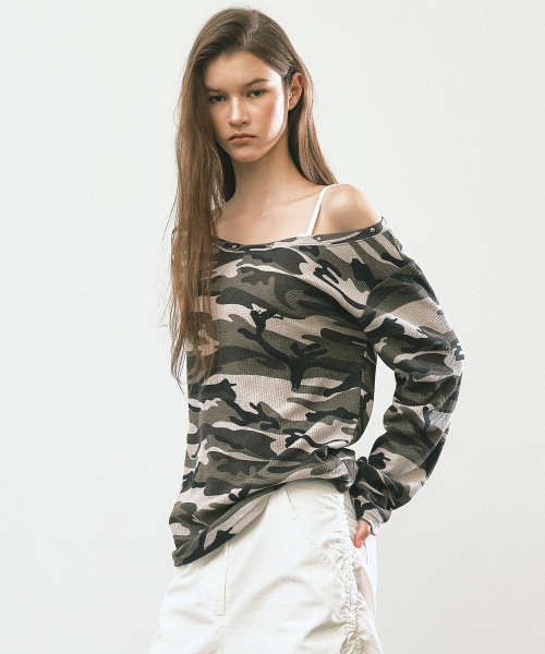 NICK&NICOLE(ニックアンドニコール)の「カモフラオフショルダートップ_ベージュ(Tシャツ/カットソー・レディース・ベージュ・FREE)」の3枚目の写真
