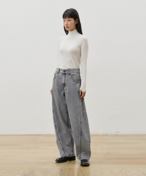 RYUL+WAI(リュルアンドワイ)の「デニムカーブドワイドフィットパンツ グレー F6(デニムパンツ・レディース・その他・SMALL/MEDIUM)」の2枚目の写真