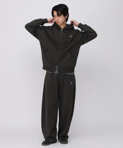 ALAND(エーランド)の「セットアップ着用可能【UNISEX】ALAND/刺繍Aロゴ裏毛パーカー(パーカー・レディース・グレー/ブラウン/ブラック・SMALL/LARGE)」の4枚目の写真