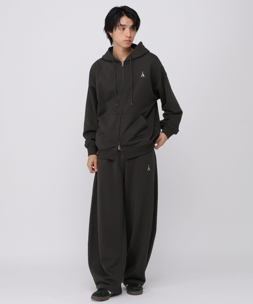 ALAND(エーランド)の「セットアップ着用可能【UNISEX】ALAND/刺繍Aロゴ裏毛パーカー(パーカー・レディース・グレー/ブラウン/ブラック・SMALL/LARGE)」の5枚目の写真