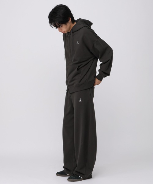 ALAND(エーランド)の「セットアップ着用可能【UNISEX】ALAND/刺繍Aロゴ裏毛パーカー(パーカー・レディース・グレー/ブラウン/ブラック・SMALL/LARGE)」の6枚目の写真