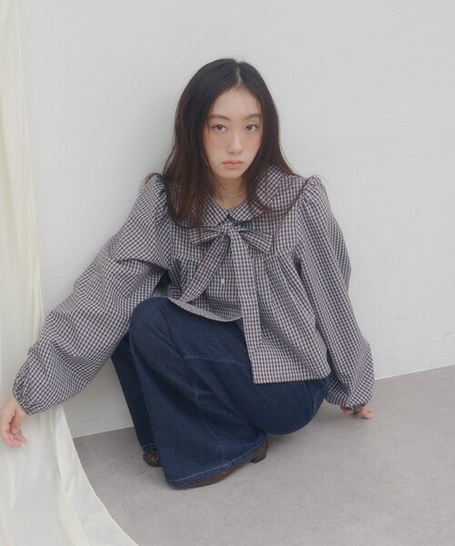 DISCOAT(ディスコート)の「【umm.】ボウタイ付丸衿ナポレオンブラウス《WEB限定》(シャツ/ブラウス・レディース・ネイビー/オフホワイト/ブラウン・FREE)」の10枚目の写真