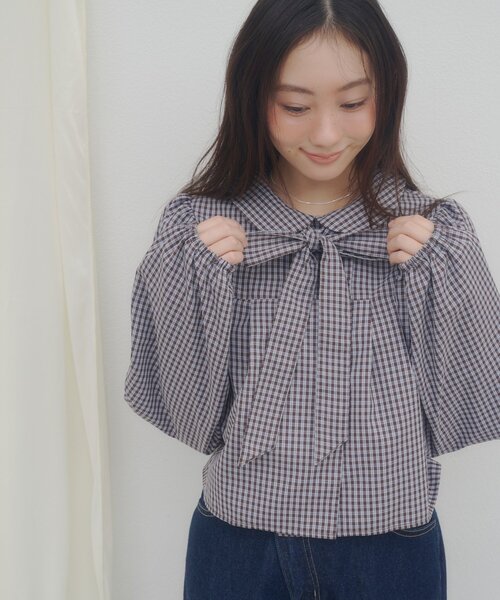 DISCOAT(ディスコート)の「【umm.】ボウタイ付丸衿ナポレオンブラウス《WEB限定》(シャツ/ブラウス・レディース・ネイビー/オフホワイト/ブラウン・FREE)」の14枚目の写真