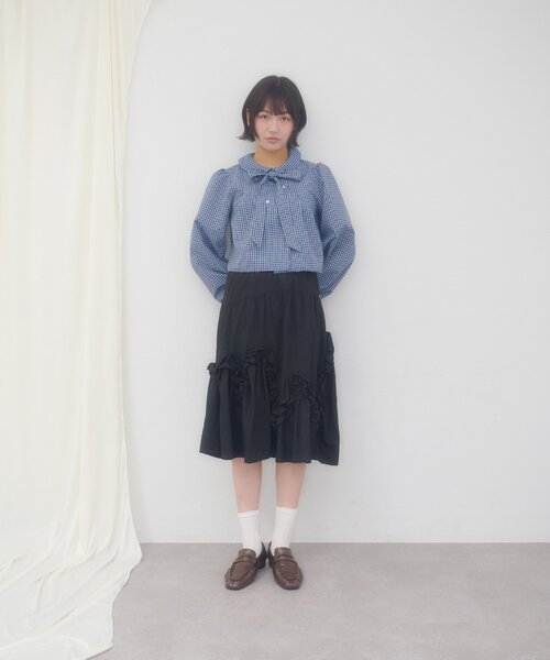 DISCOAT(ディスコート)の「【umm.】ボウタイ付丸衿ナポレオンブラウス《WEB限定》(シャツ/ブラウス・レディース・ネイビー/オフホワイト/ブラウン・FREE)」の21枚目の写真