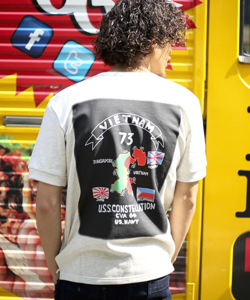 Denime（ドゥニーム）の「スーベニア柄半袖スウェット（スウェット・メンズ・グレー/オートミール・LARGE/MEDIUM/X-LARGE）」の15枚目の写真