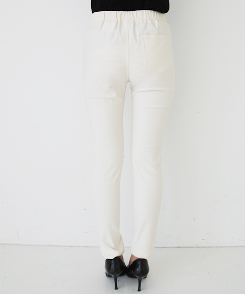 IEDIT（イディット）の「ＩＥＤＩＴレーベルコレクション　切り替え効果で美脚をかなえる　マシュマロタッチフラミンゴスキニーパンツ（その他パンツ・レディース・オフホワイト/ブラック・SMALL/NS/2T/LARGE/3T/XX-LARGE/X-LARGE/MEDIUM/NM）」の12枚目の写真