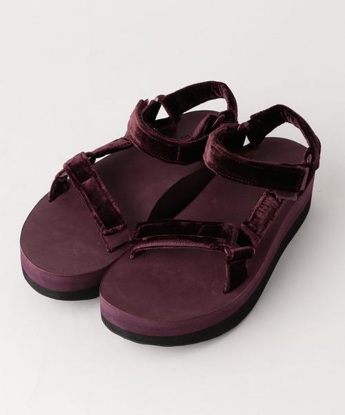 Teva（テバ）の「Teva FLATFOM VELVET〈テバ〉（サンダル・レディース・マスタード/パープル・23cm/24cm/22cm）」の2枚目の写真