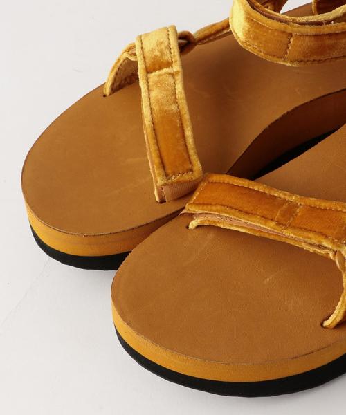 Teva（テバ）の「Teva FLATFOM VELVET〈テバ〉（サンダル・レディース・マスタード/パープル・23cm/24cm/22cm）」の6枚目の写真