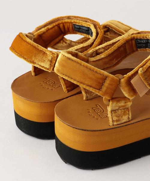 Teva（テバ）の「Teva FLATFOM VELVET〈テバ〉（サンダル・レディース・マスタード/パープル・23cm/24cm/22cm）」の7枚目の写真
