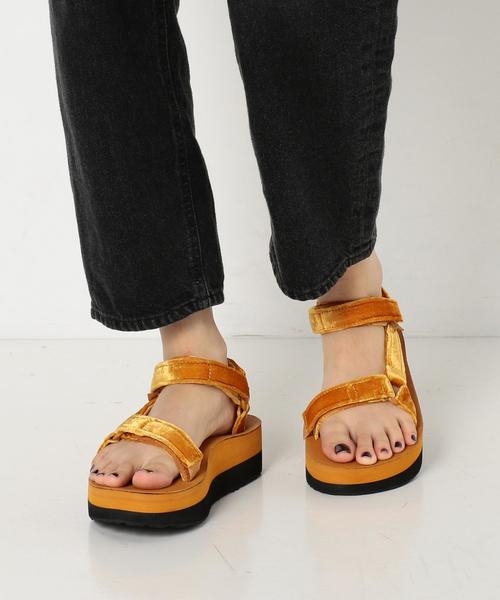 Teva（テバ）の「Teva FLATFOM VELVET〈テバ〉（サンダル・レディース・マスタード/パープル・23cm/24cm/22cm）」の8枚目の写真