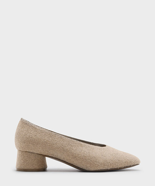 CHARLES & KEITH(チャールズ & キース)の「ベーシックパンプス / BASIC PUMPS(パンプス・レディース・ブラック/ベージュ/バーガンディー・22.5cm/23.5cm/23cm/24.5cm/25cm)」の1枚目の写真
