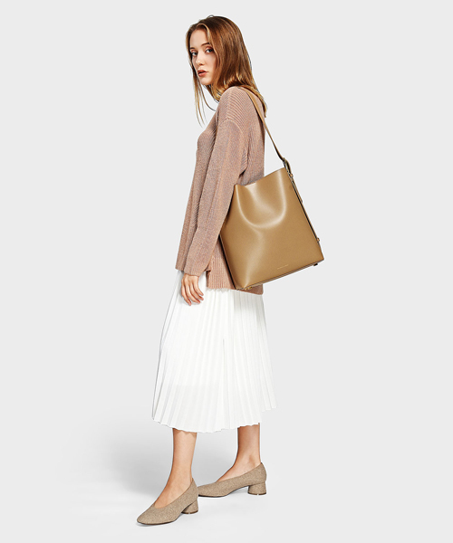 CHARLES & KEITH(チャールズ & キース)の「ベーシックパンプス / BASIC PUMPS(パンプス・レディース・ブラック/ベージュ/バーガンディー・22.5cm/23.5cm/23cm/24.5cm/25cm)」の11枚目の写真