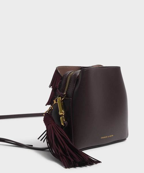 CHARLES & KEITH(チャールズ & キース)の「フリンジディテールバケツバッグ / FRINGE DETAIL BUCKET BAG(ショルダーバッグ・レディース・マスタード/ピンク系その他/プラム/ダークグリーン・S)」の9枚目の写真