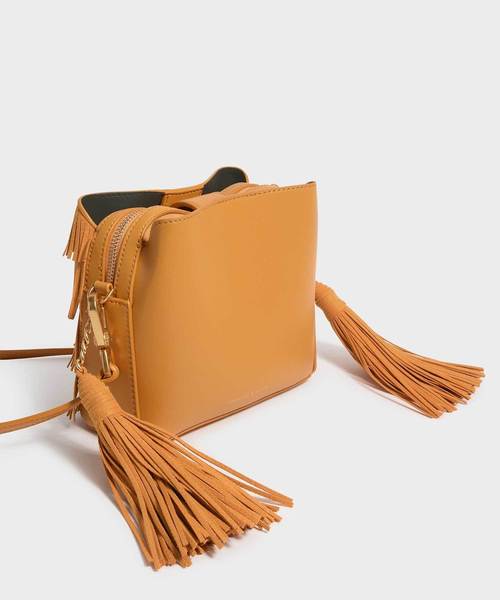 CHARLES & KEITH(チャールズ & キース)の「フリンジディテールバケツバッグ / FRINGE DETAIL BUCKET BAG(ショルダーバッグ・レディース・マスタード/ピンク系その他/プラム/ダークグリーン・S)」の12枚目の写真